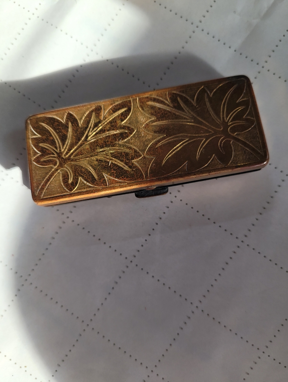 VTG Maybelline Elizabeth Arden Black Cake Mascara Gold Floral Engraved Compact